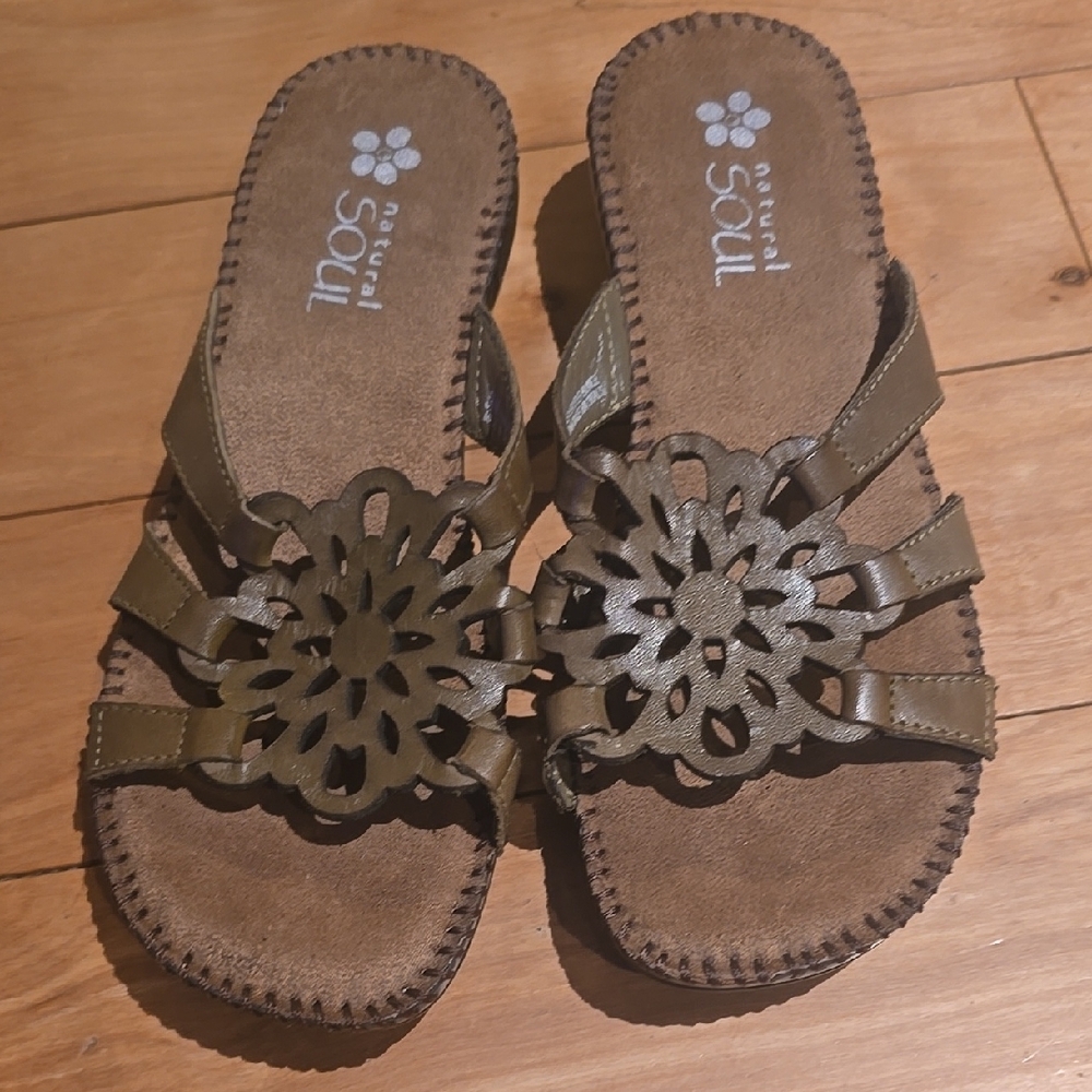 Natural Soul Women's Olive Sandals